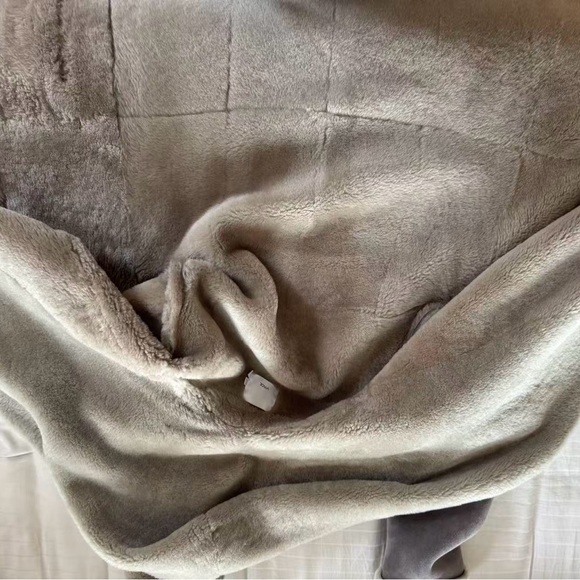 Vince Spanish Merino Shearling Lamb Hooded coat, relaxed fit - Picture 3 of 7